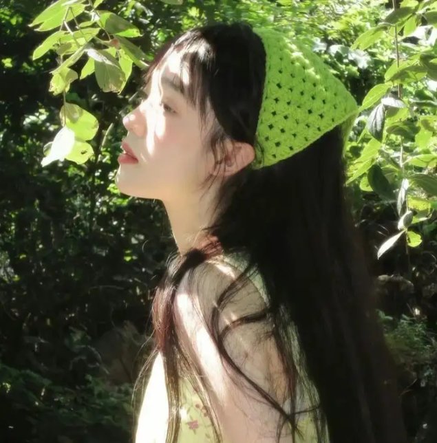 绿衣女子
